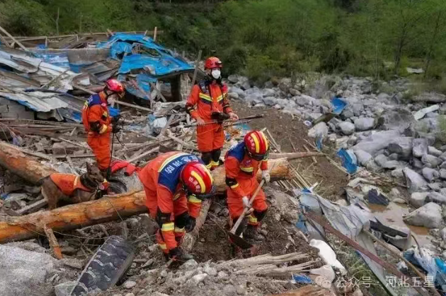 油動式大載荷長航時無人直升機——打造我國應(yīng)急救援、防汛救災(zāi)、森林草原消防的“新質(zhì)戰(zhàn)斗力”!